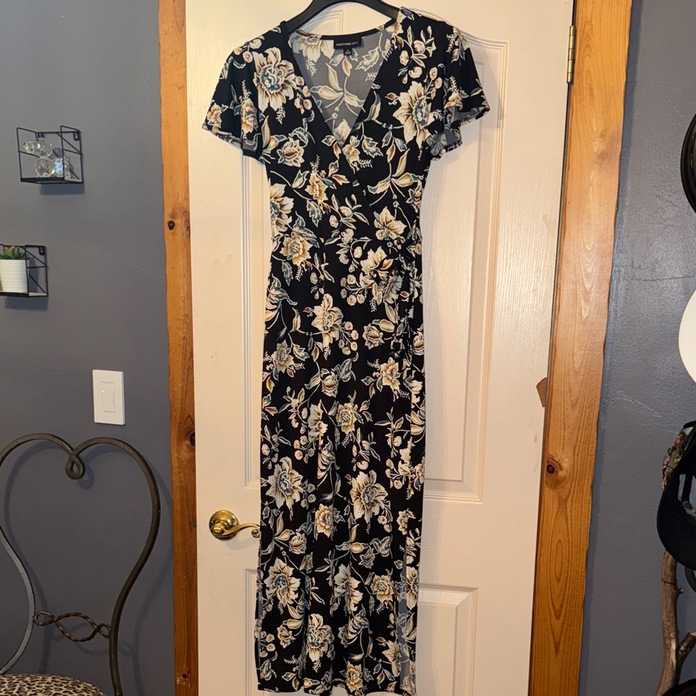 Navy Floral V-Neck Maxi Dress
